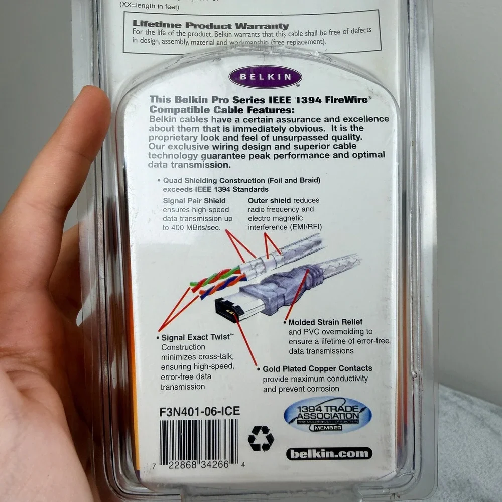 Belkin Pro Series IEEE 1394 FireWire 6-pin to 4-pin Cable 6ft F3N401-06-ICE